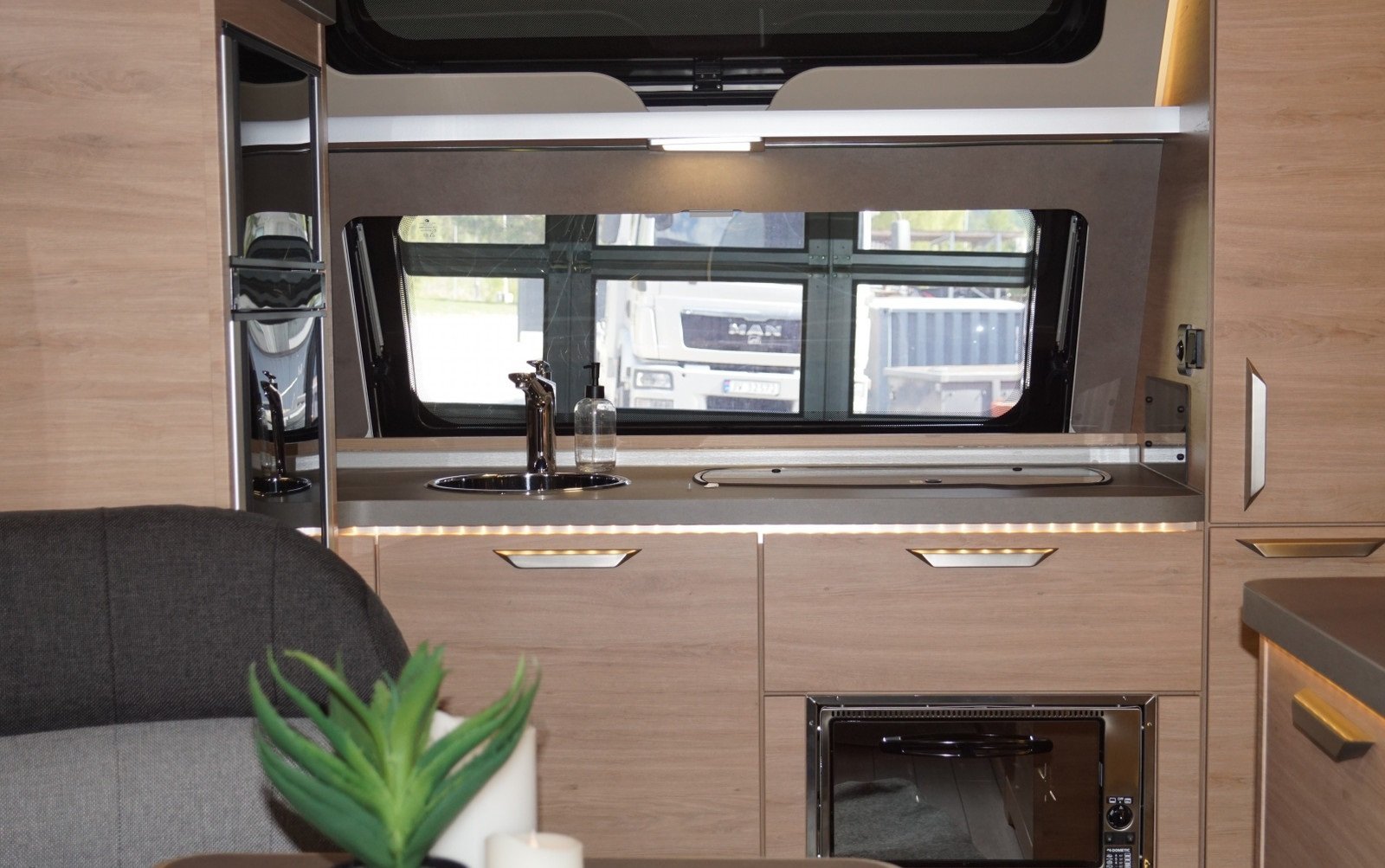 Caravane Knaus SÜDWIND 650 PXB – Image 13