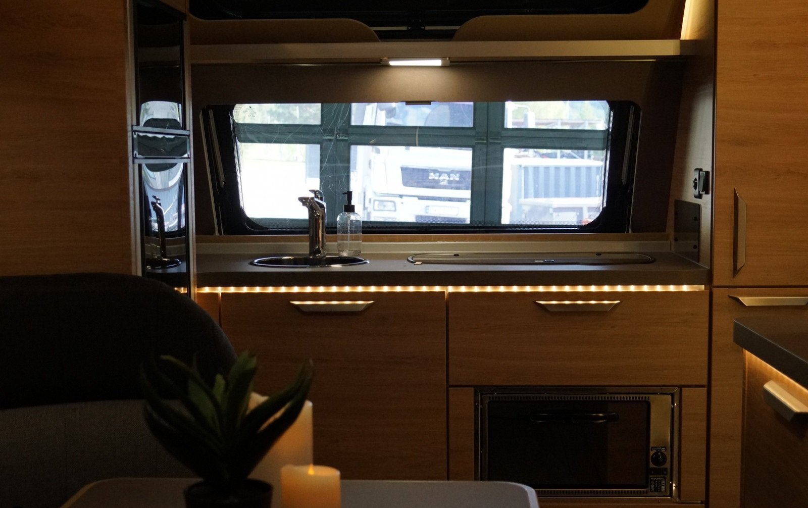 Caravane Knaus SÜDWIND 650 PXB – Image 14