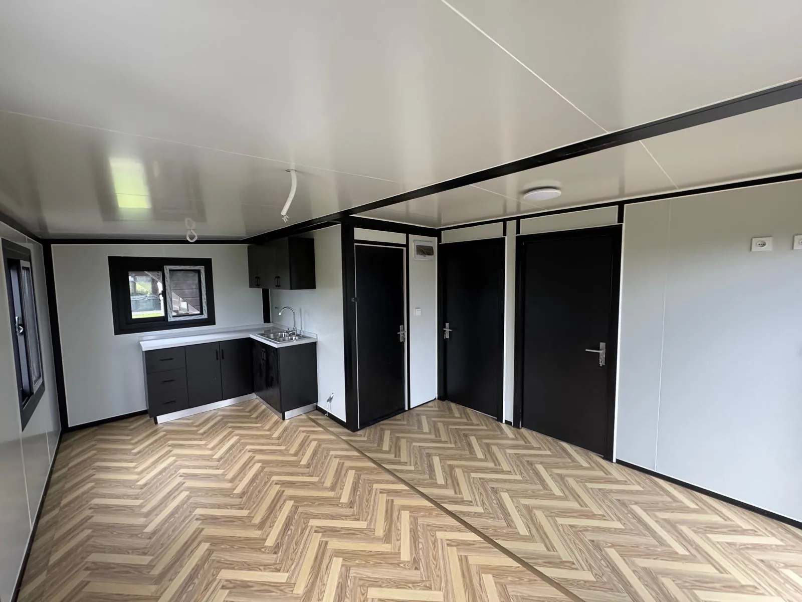 Conteneur maison 36,5 m², 2 chambres, salle de bain et cuisine – Image 4