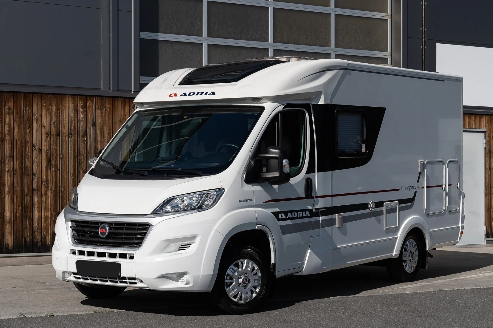 Camping-car Adria Compact SLS Slide Out – Image 3